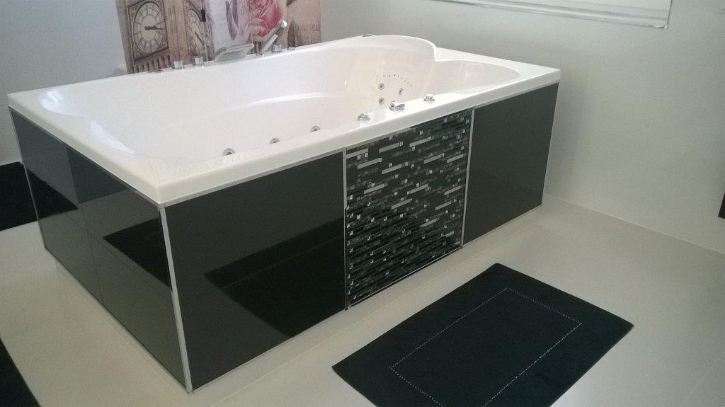 Achteckbadewanne Madrid mit Whirlpoolsystem 190x110 cm