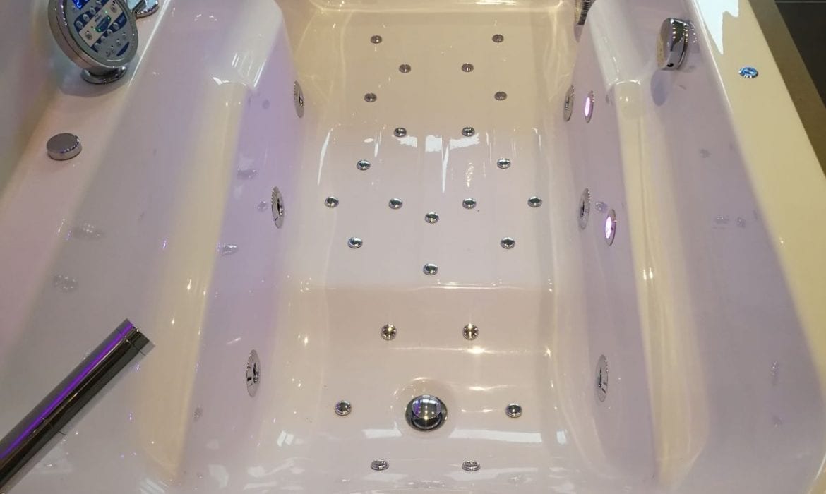 Achteckbadewanne Madrid mit Whirlpoolsystem 190x110 cm