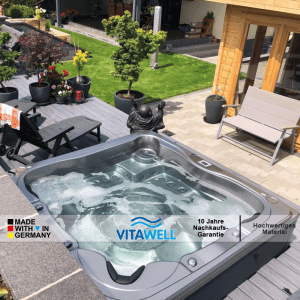 Outdoor Whirlpool Mauritius im Garten mit Sauna