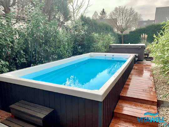 Swim Spa Duabi mit Holzterrasse