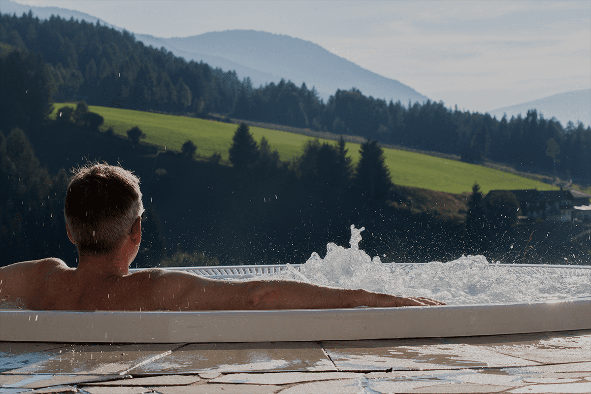 Sicht aus dem Outdoor Whirlpool im die Berge